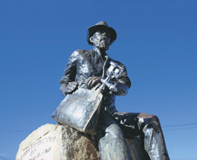 Paddy Hannans Statue - Nambucca Heads Accommodation